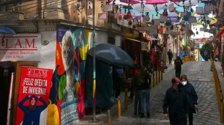 Turistas en la Calle Sagarnaga